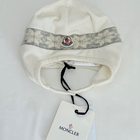 Monocle baby hat. - Picture 1 of 6